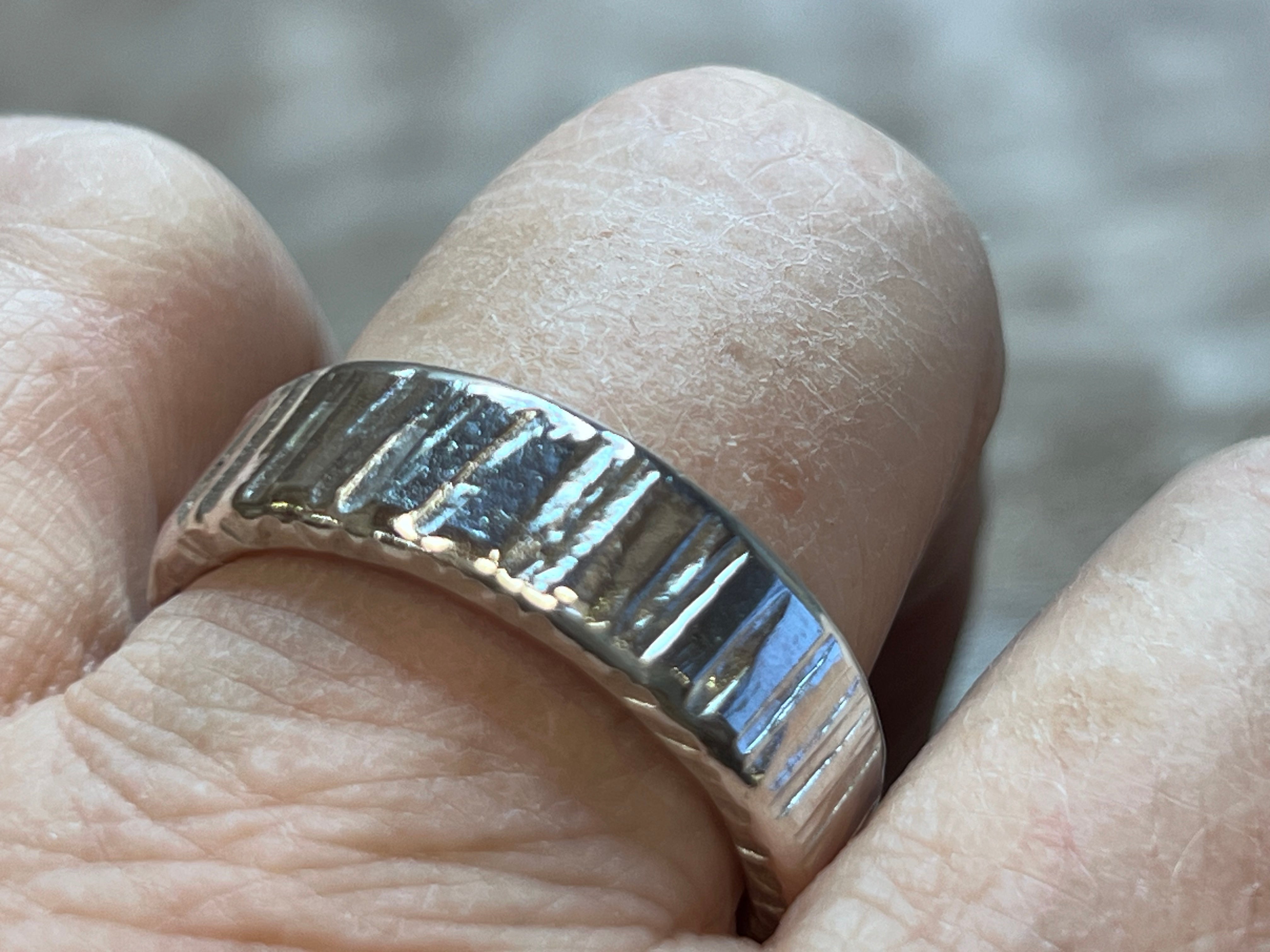 Sølv ring Kant 9x2 mm med marehalm overflade