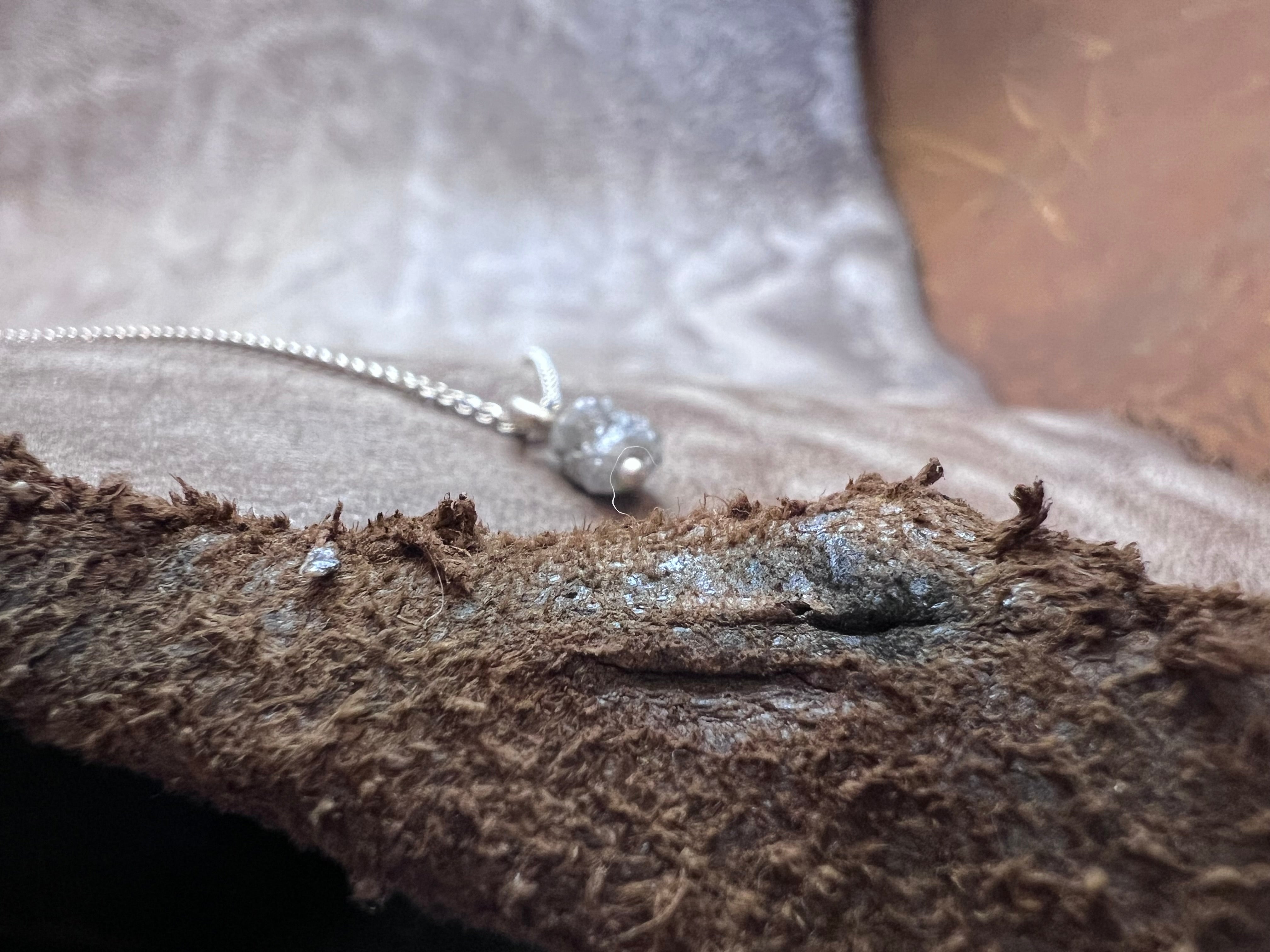 Sølv halskæde med rå-diamant vedhæng