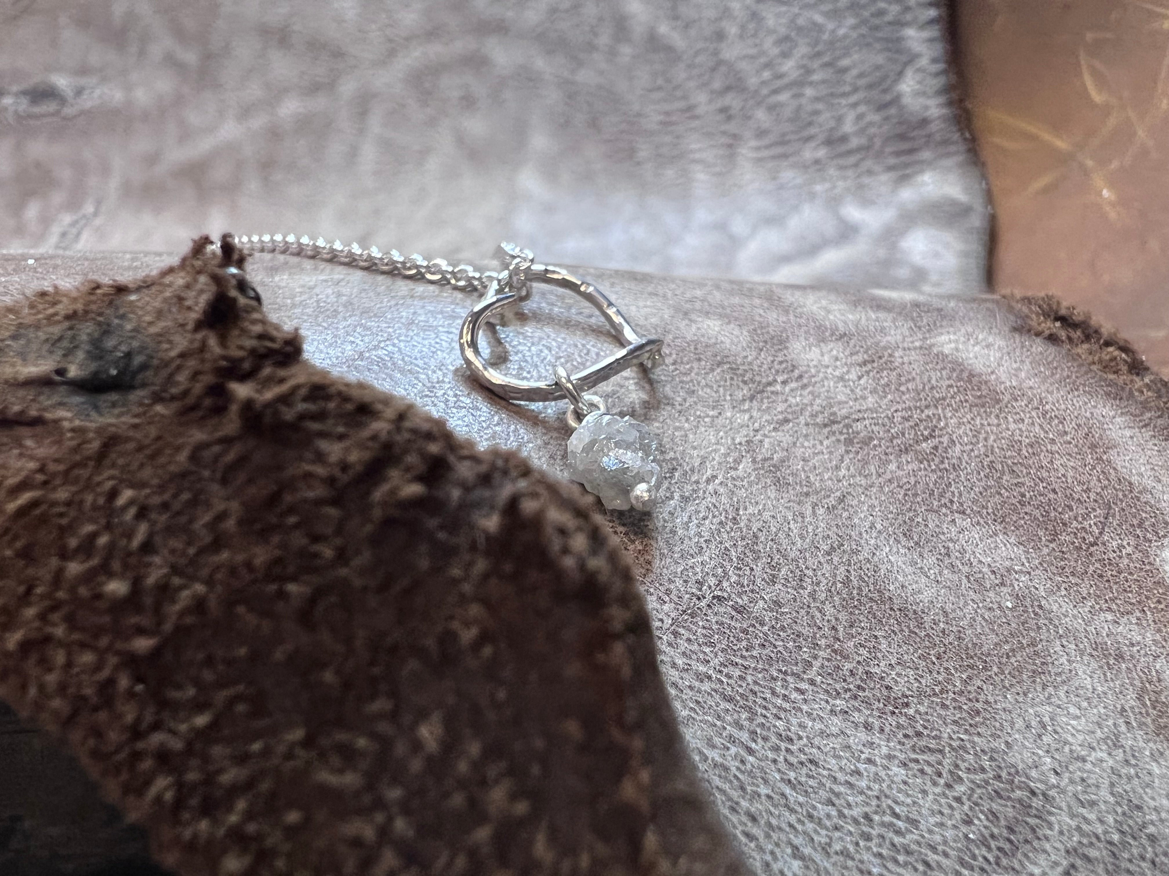 Vesterhavs magisk sølv hjerte enkelt og upoleret 20x20 mm med rå-diamant