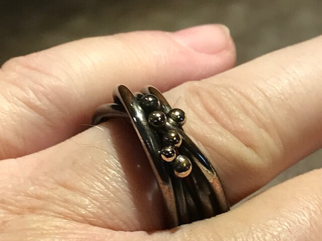 Rustik kobber fuglerede ring med guldkugler - hver ring er unika!