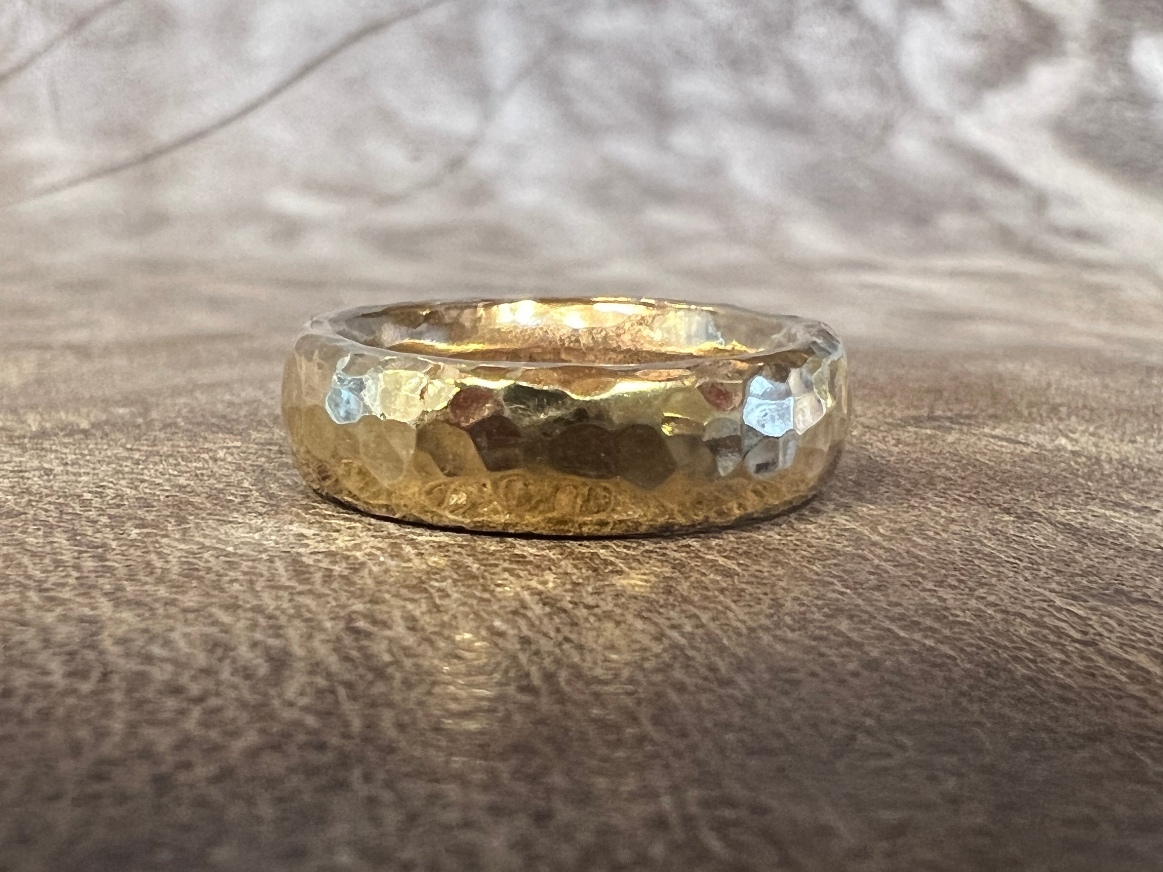 Guld ring oval 6x3 mm hammerslået med små buler