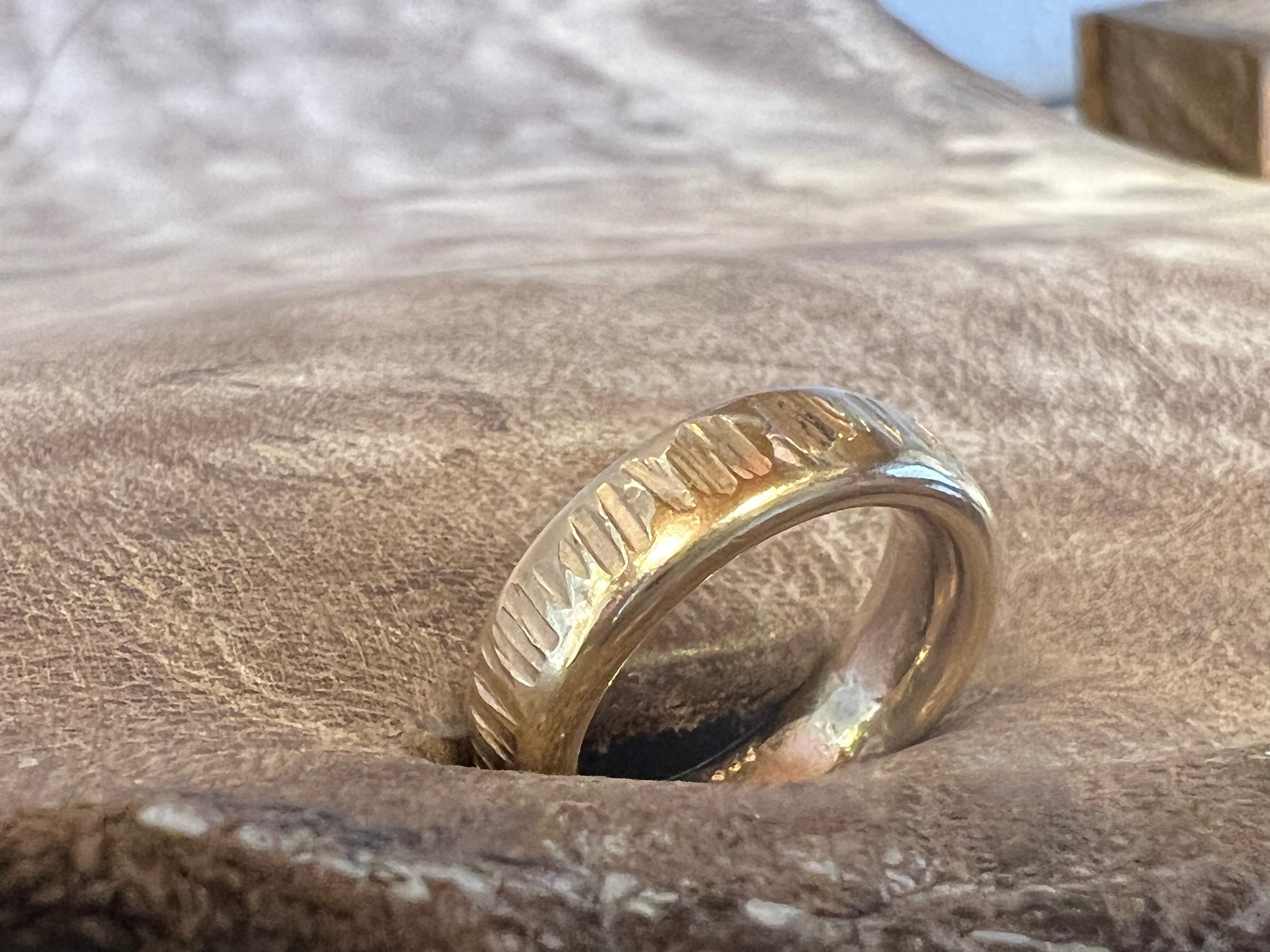 Guld ring oval 6x3 mm marehalm overflade
