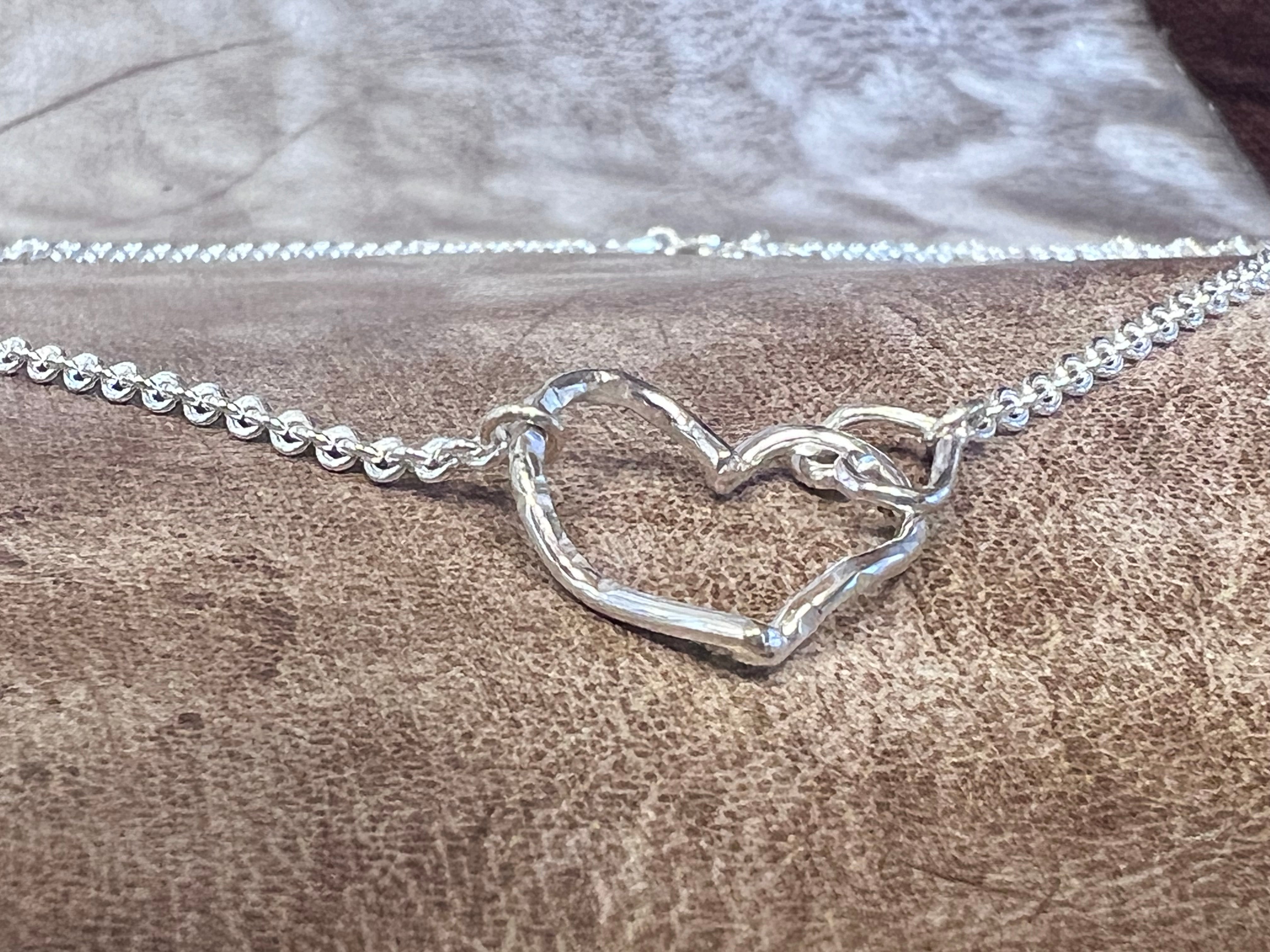Vesterhavs sølv kæde med 2 skæve hjerte - mor/barn hjerter