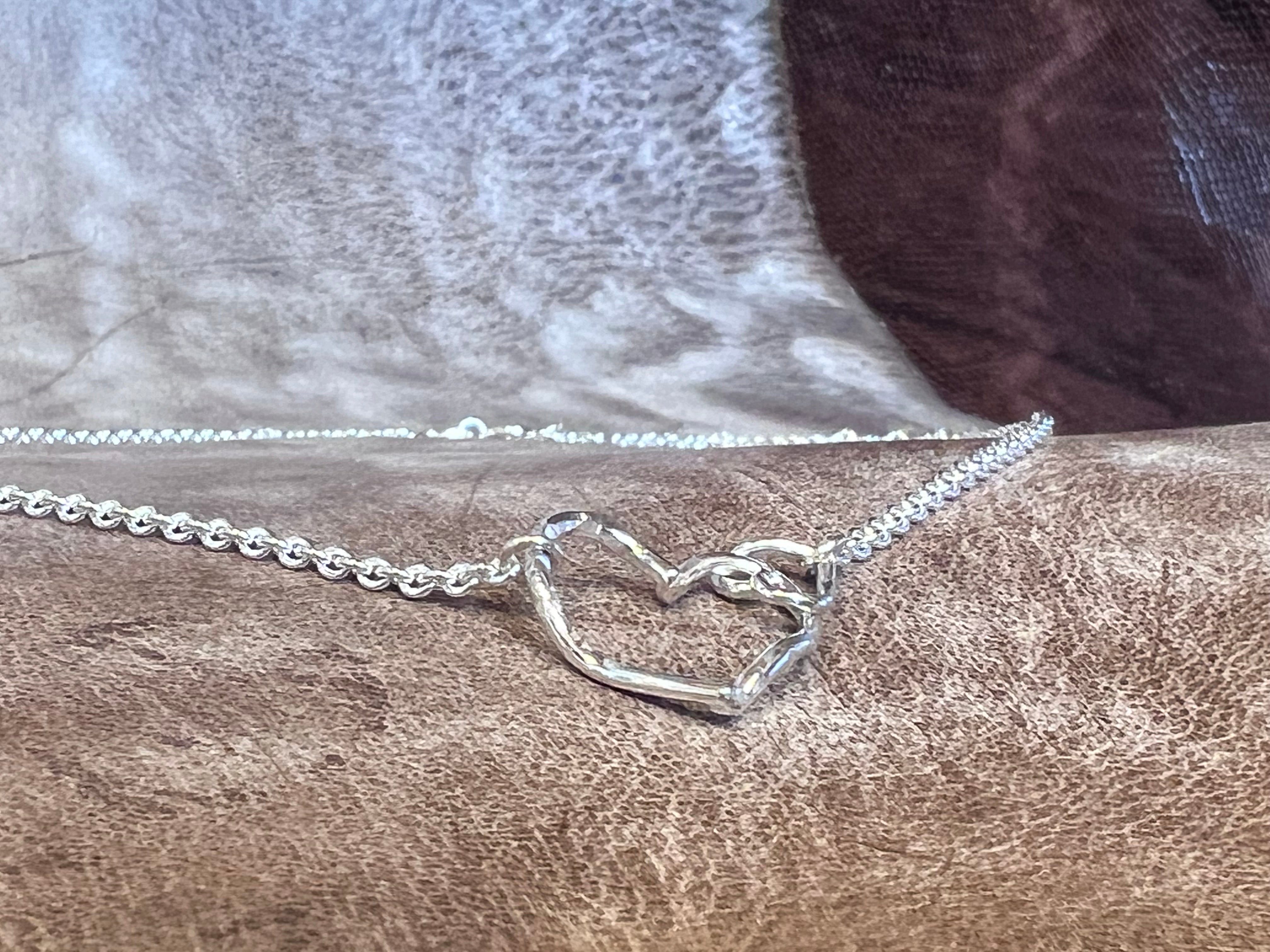 Vesterhavs sølv kæde med 2 skæve hjerte - mor/barn hjerter