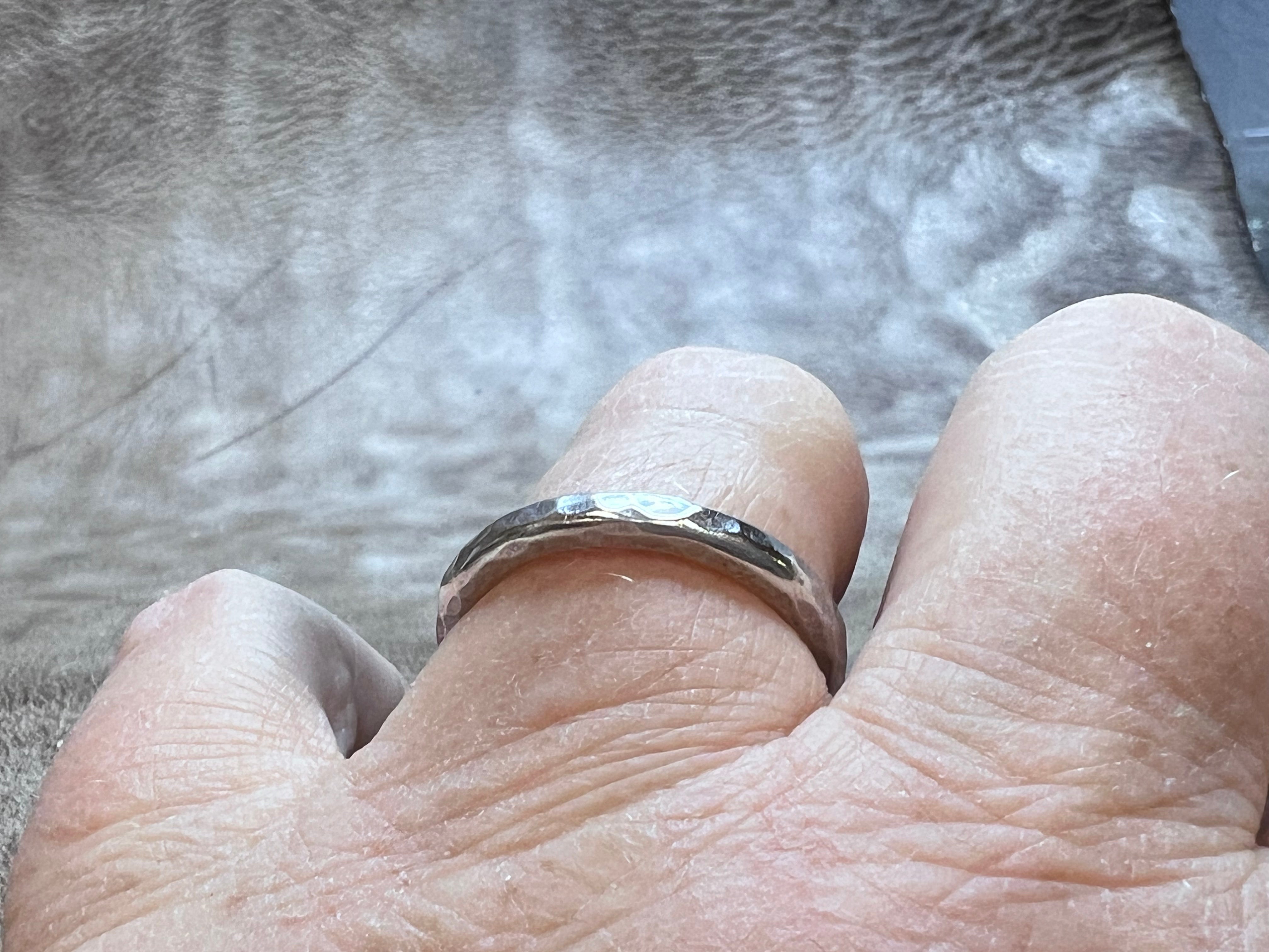 Sølv ring 3 mm med hammerslået overflade