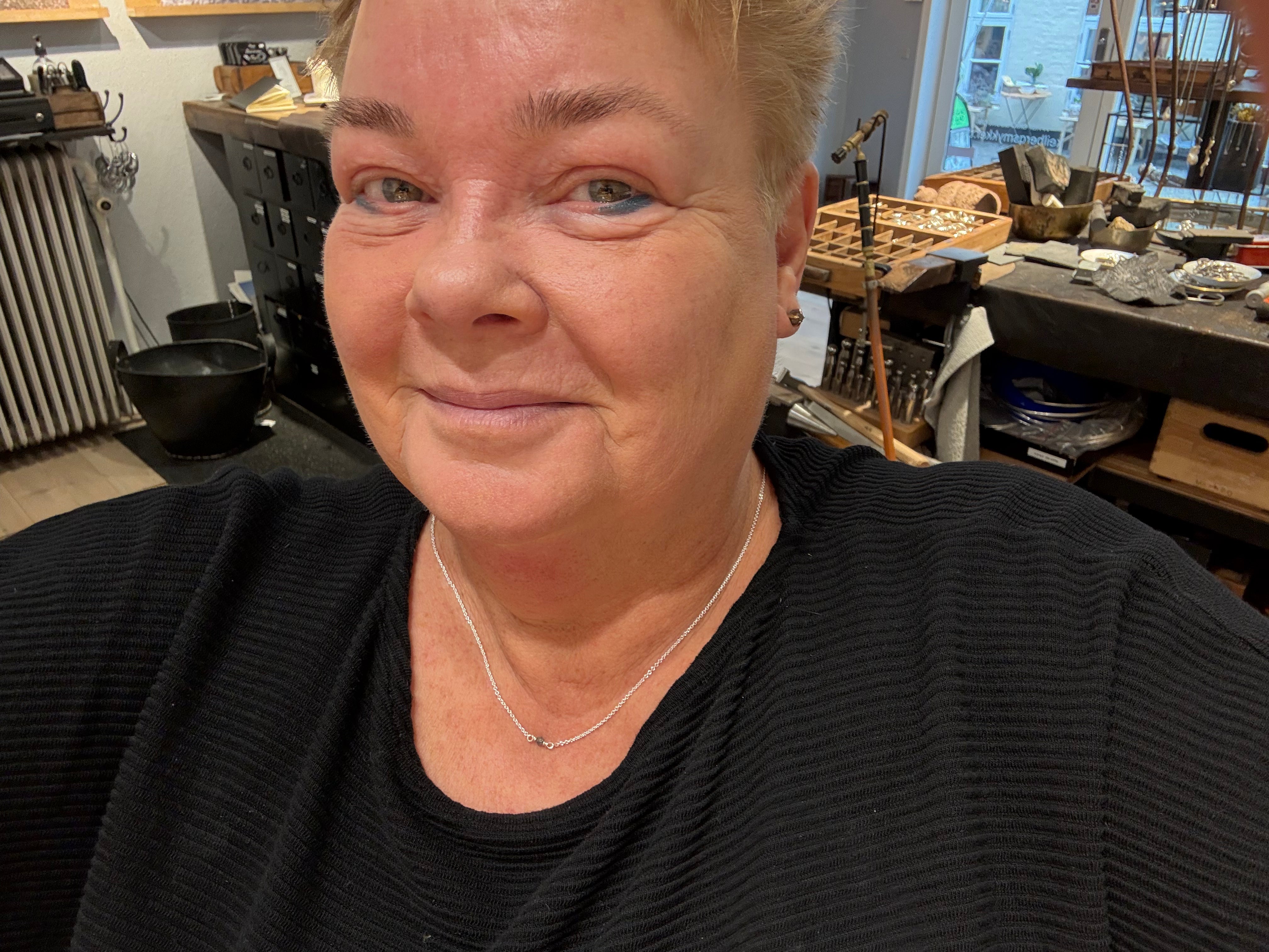 Sølv kæde 040 med diamant perle