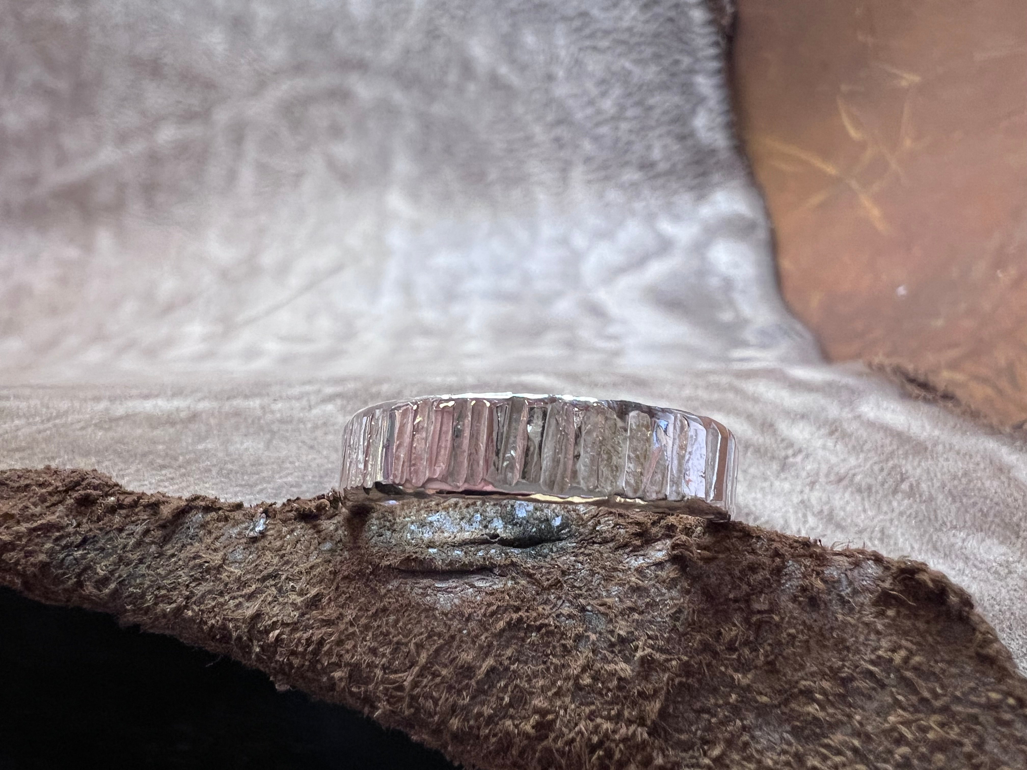 Sølv ring Kant 7x2 mm med marehalm overflade