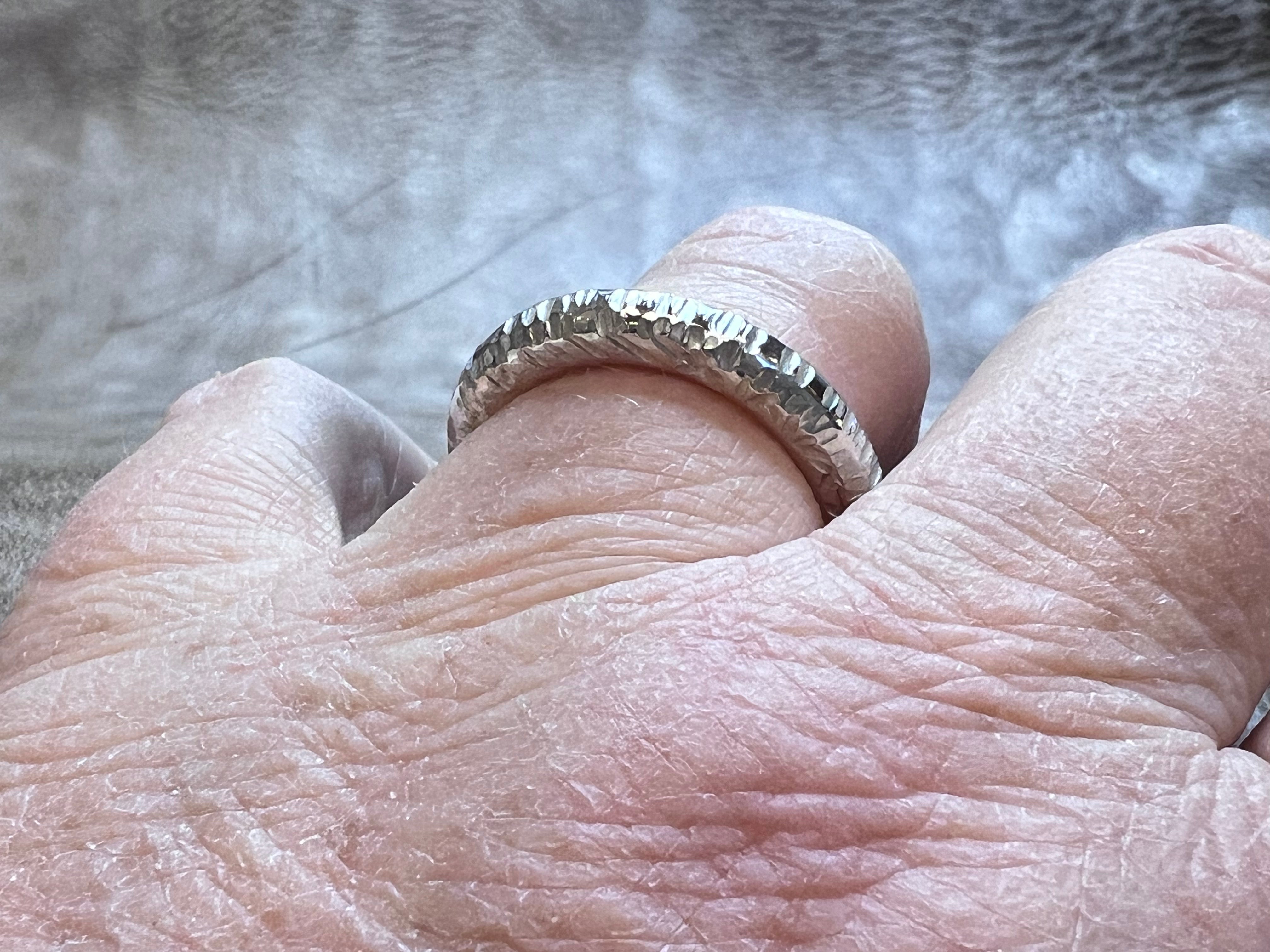 Sølv ring 4 mm med marehalm overflade