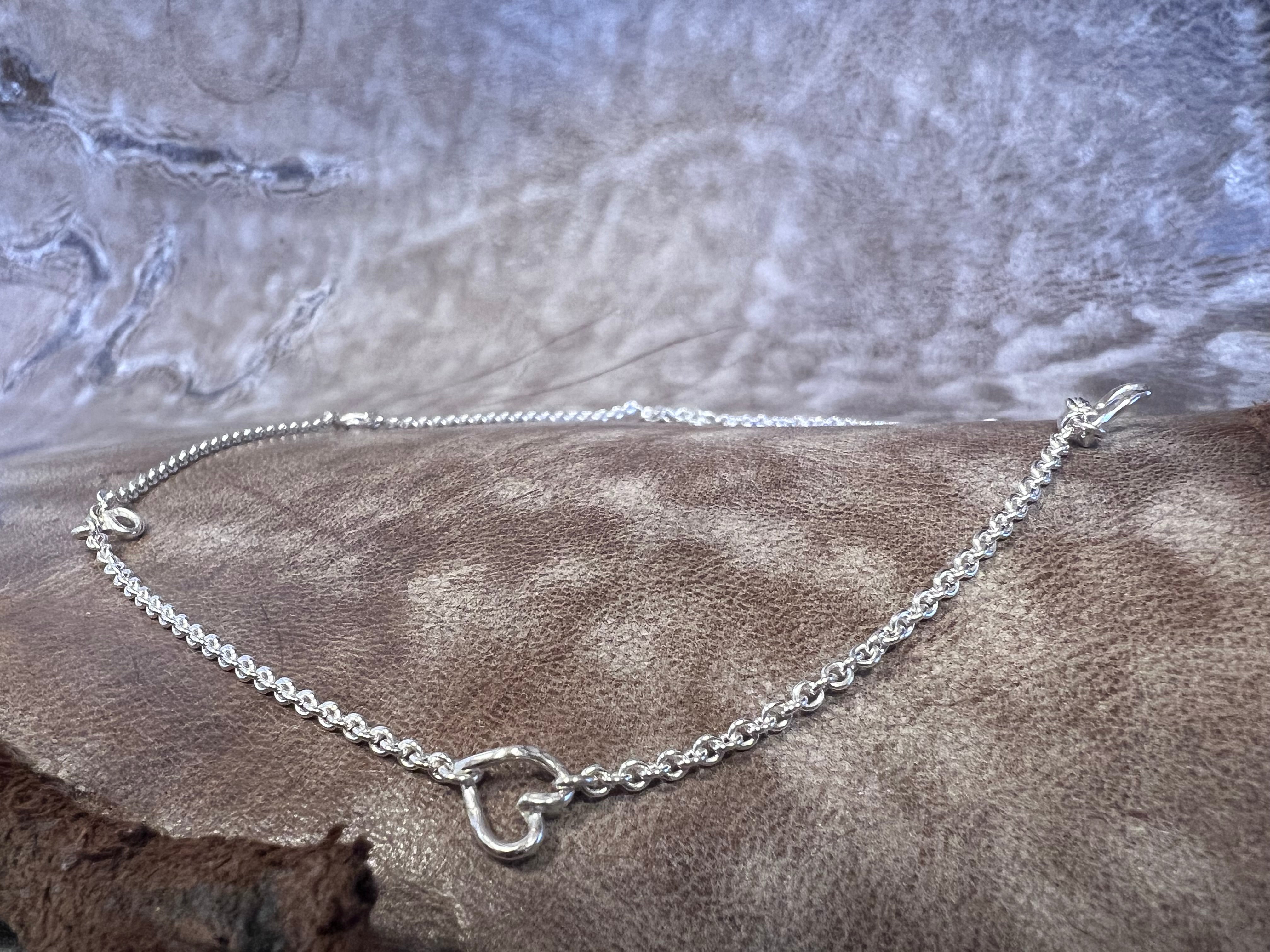 Vesterhavs sølv kæde med 5 skæve hjerte