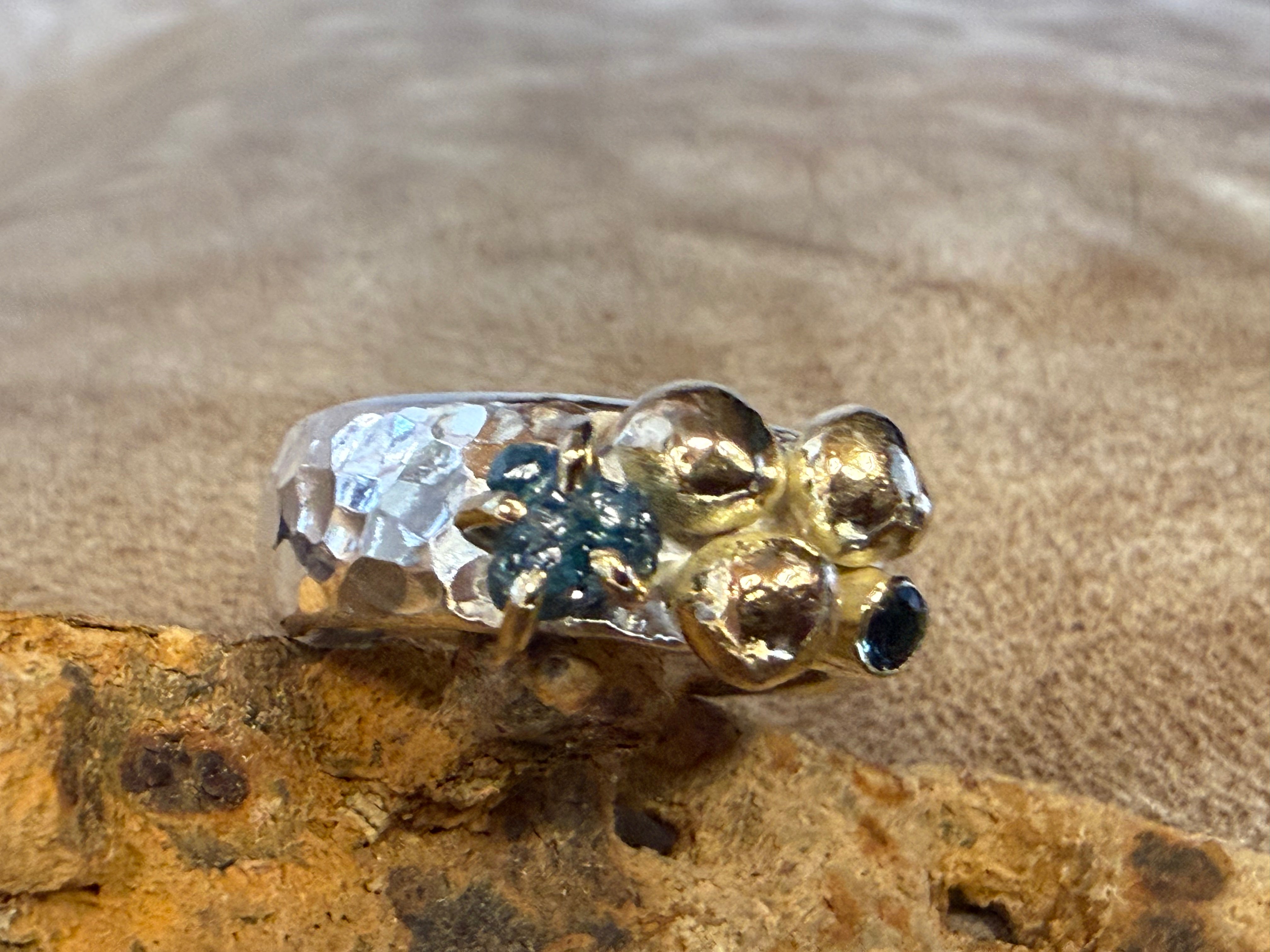 Sølvring med blå rå-diamant, London topaz og guldkuger