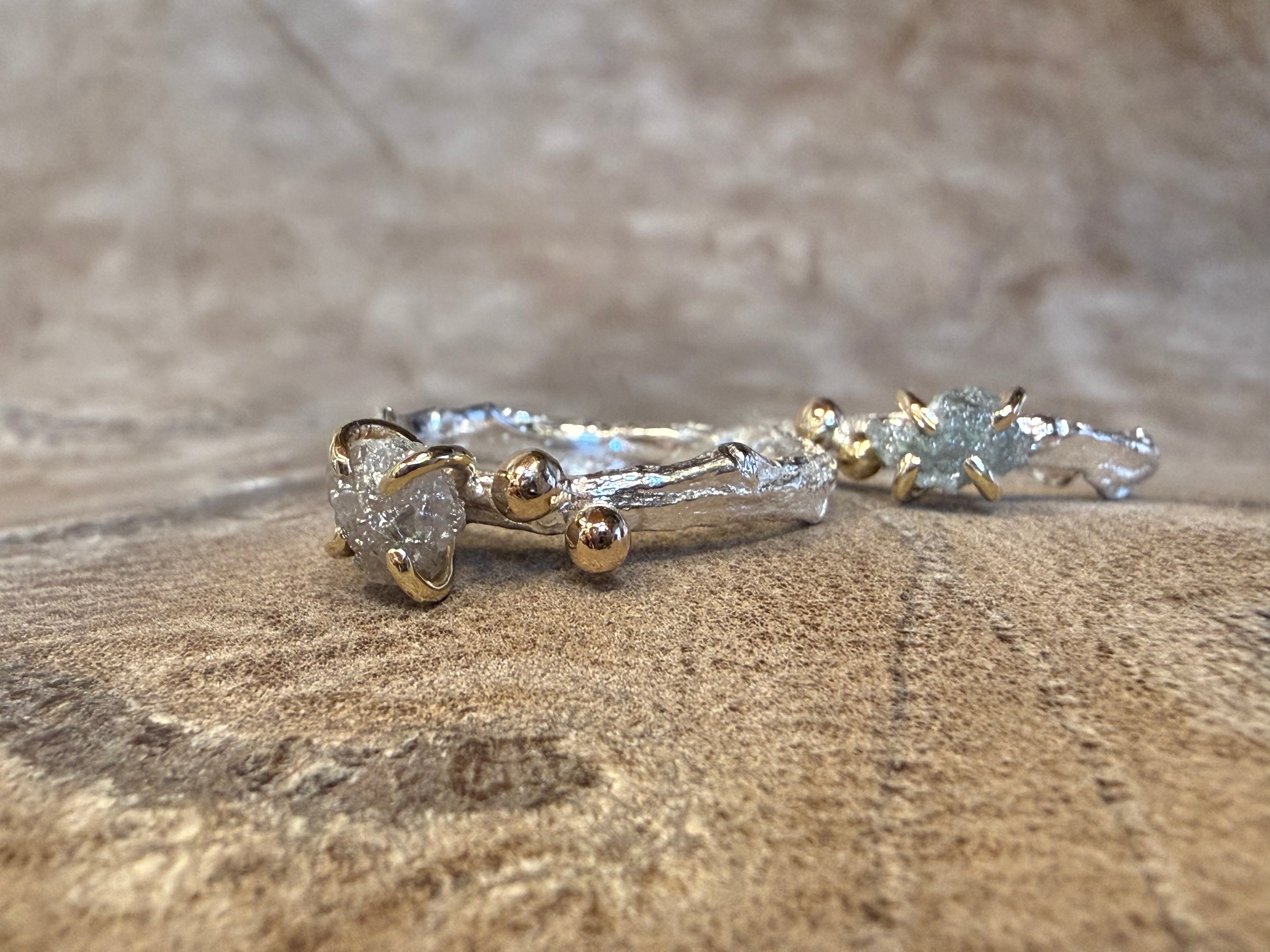 Havtorn ring med rådiamant og guldkugler