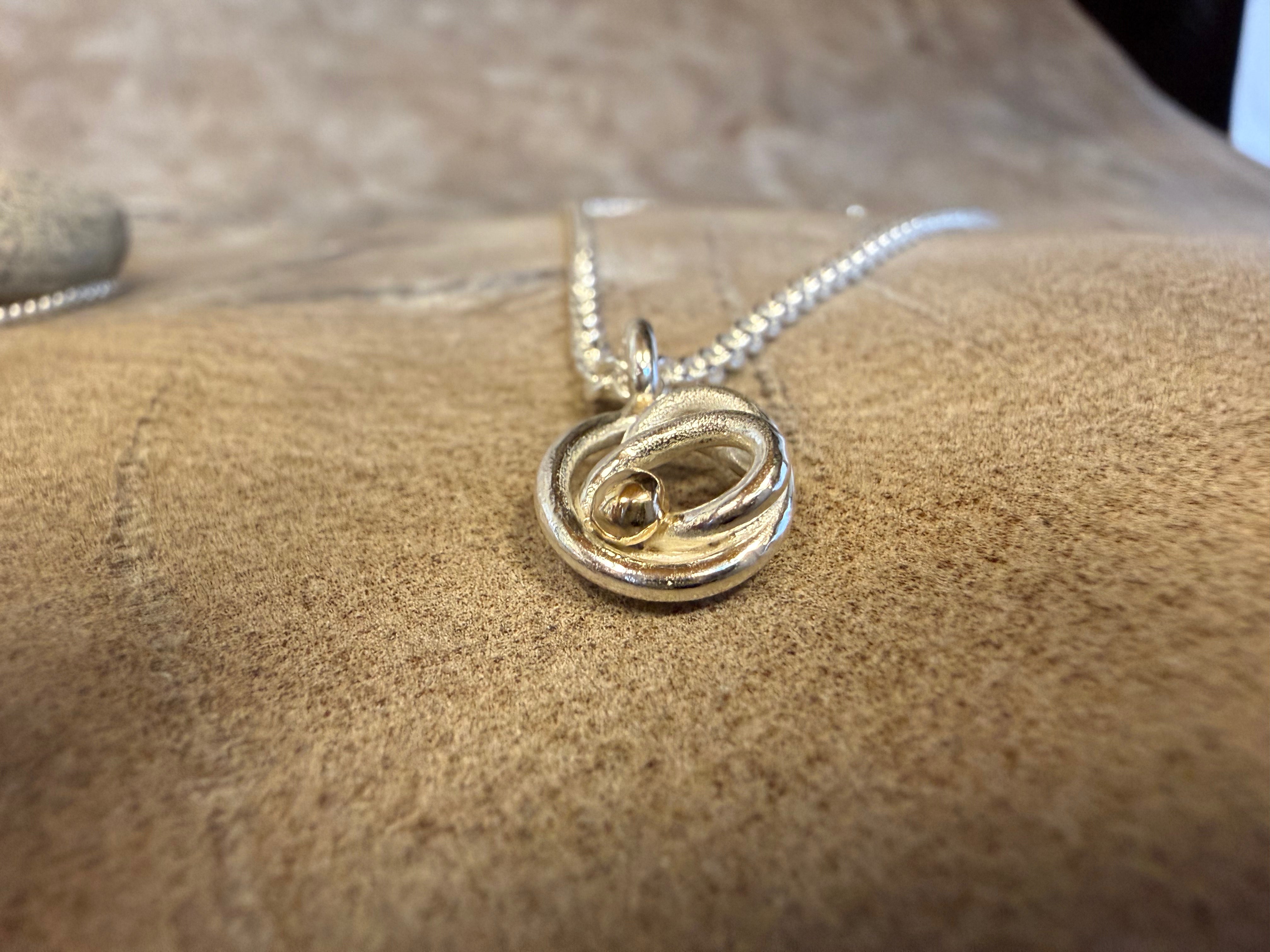 Vesterhavs sølv dråbe med en lille guldkugle