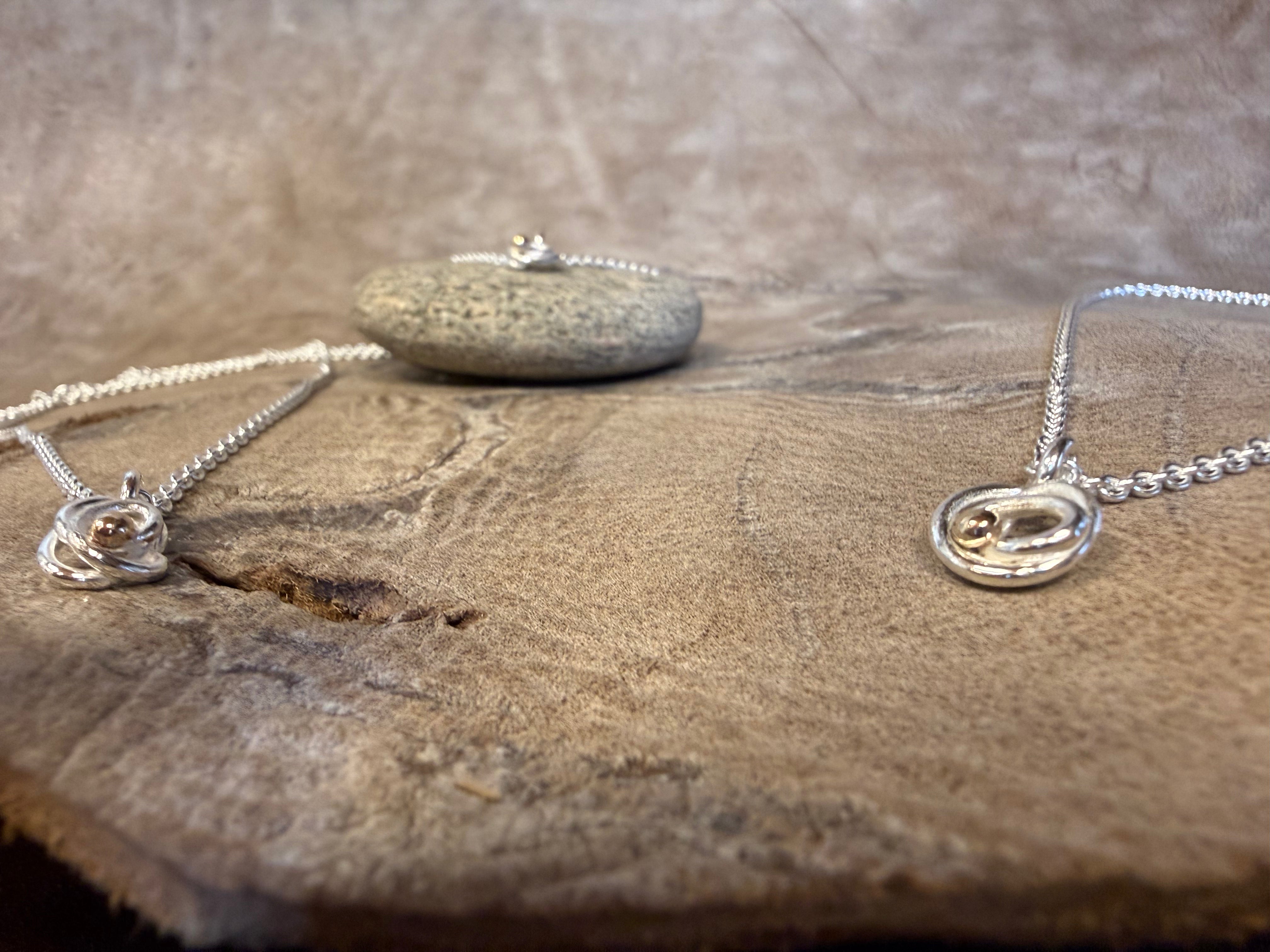 Vesterhavs sølv dråbe med en lille guldkugle