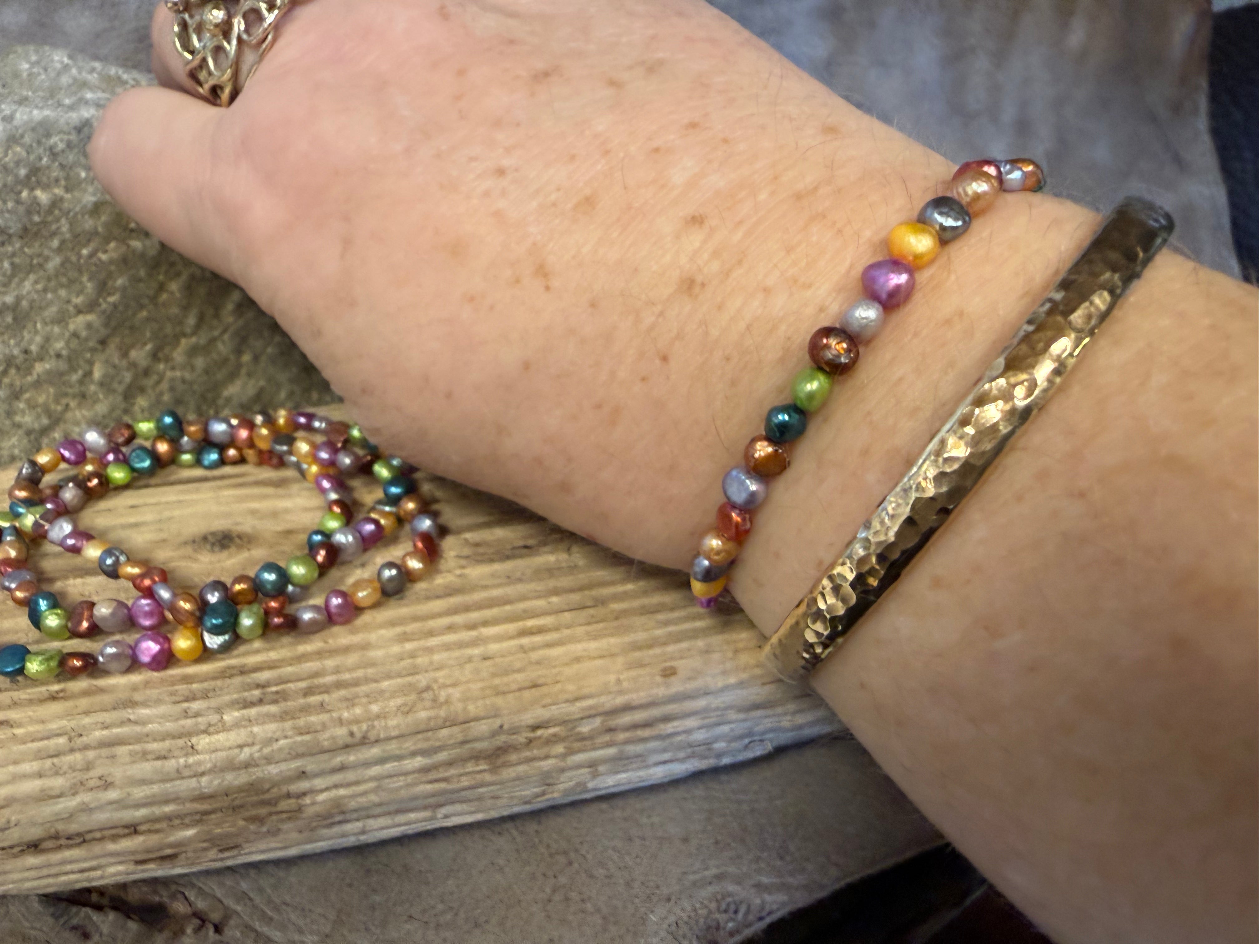 Perle armbånd multifarvet 3x5 mm ferskvands perler på elastik