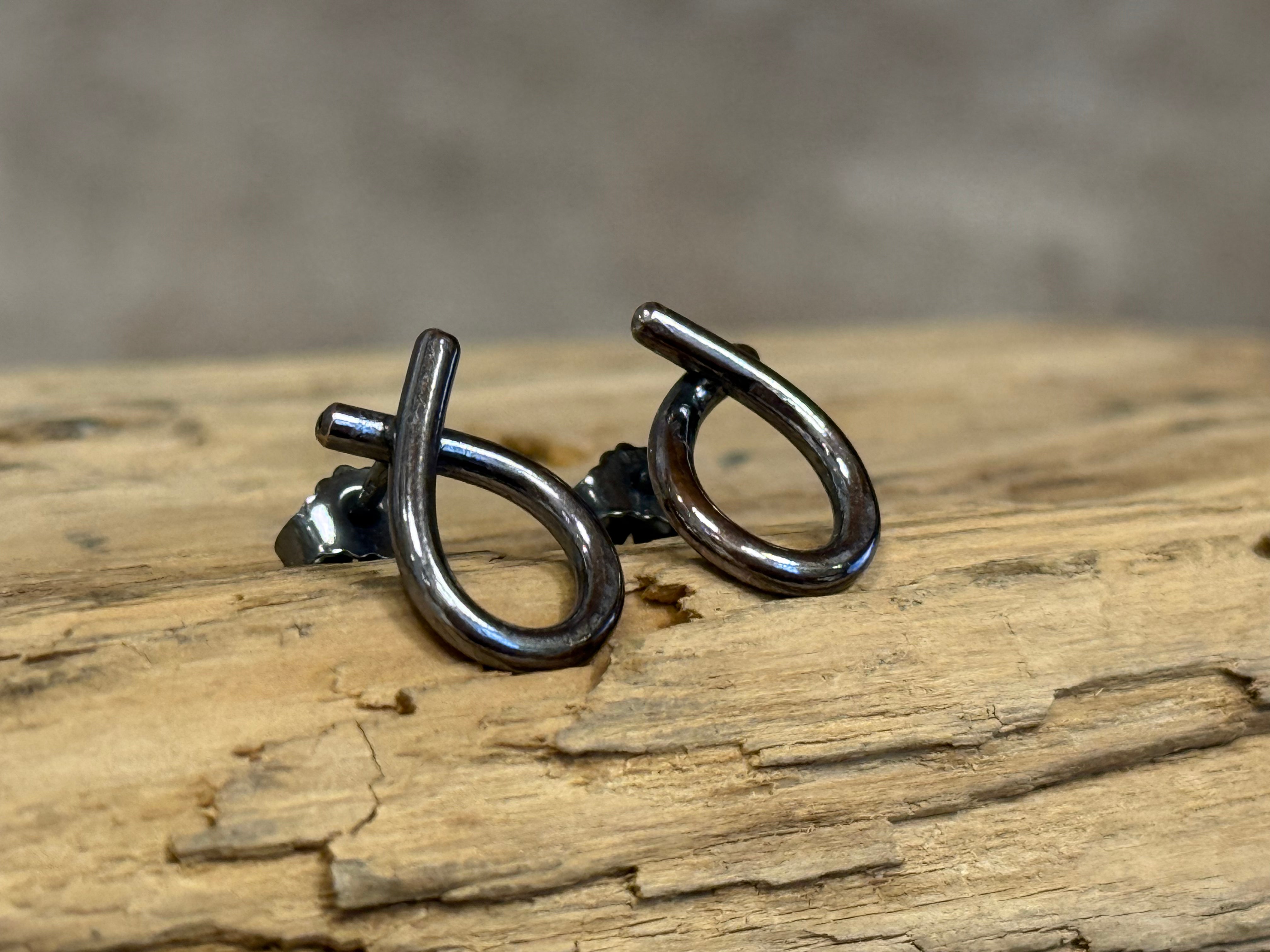 Sløjfe øreringe små - rustikke håndlavet i kobber