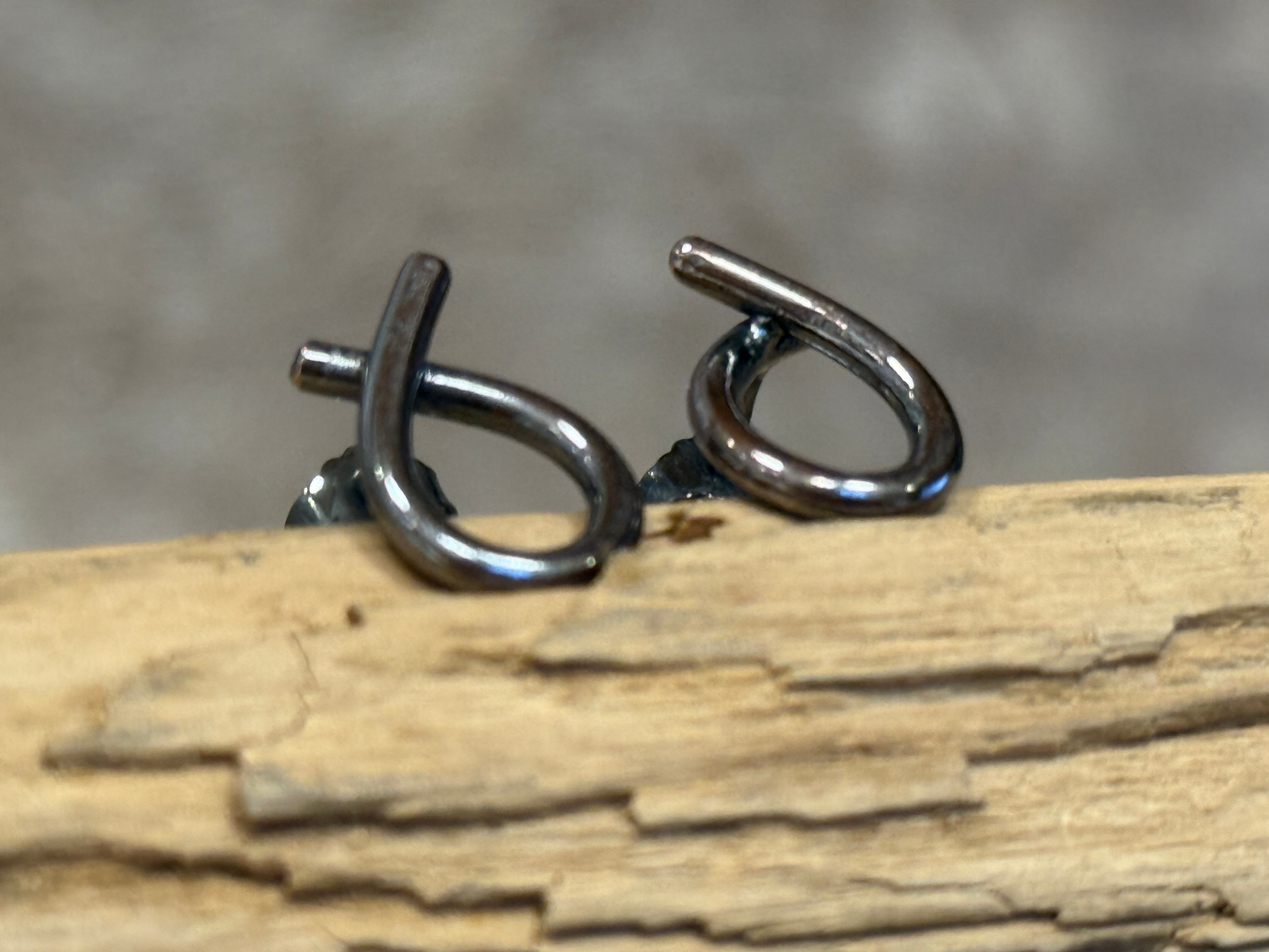 Sløjfe øreringe små - rustikke håndlavet i kobber