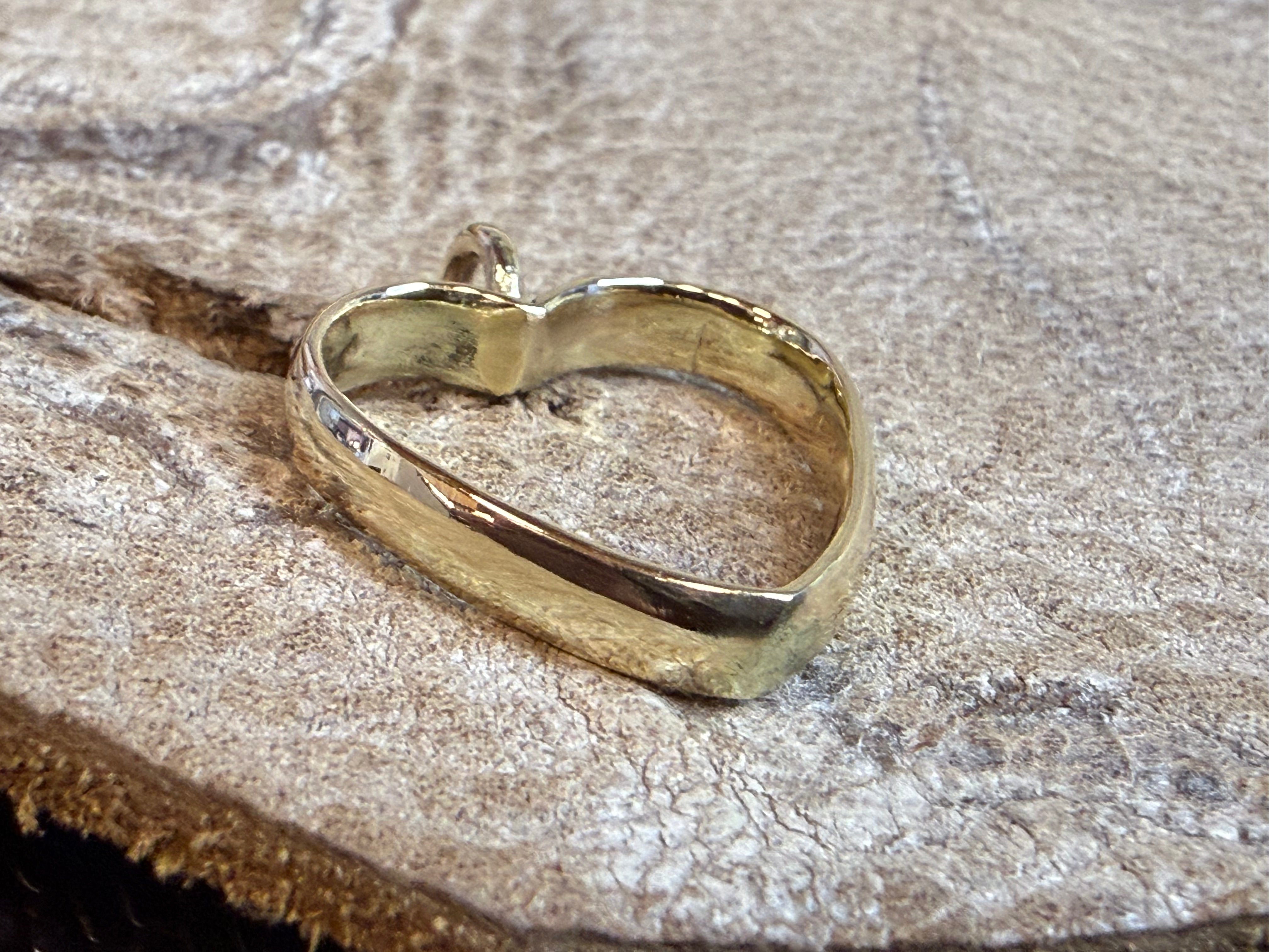 Hjerte vedhæng af vielsesring i 8 kt guld