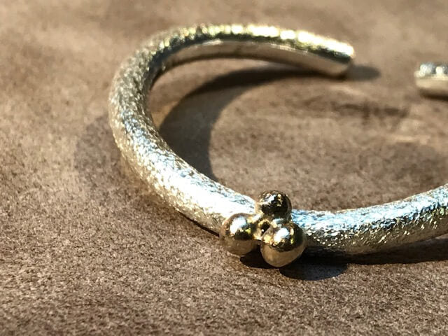 Ear Cuff - sølv stor creol til uden hul i ørene med guldkugler