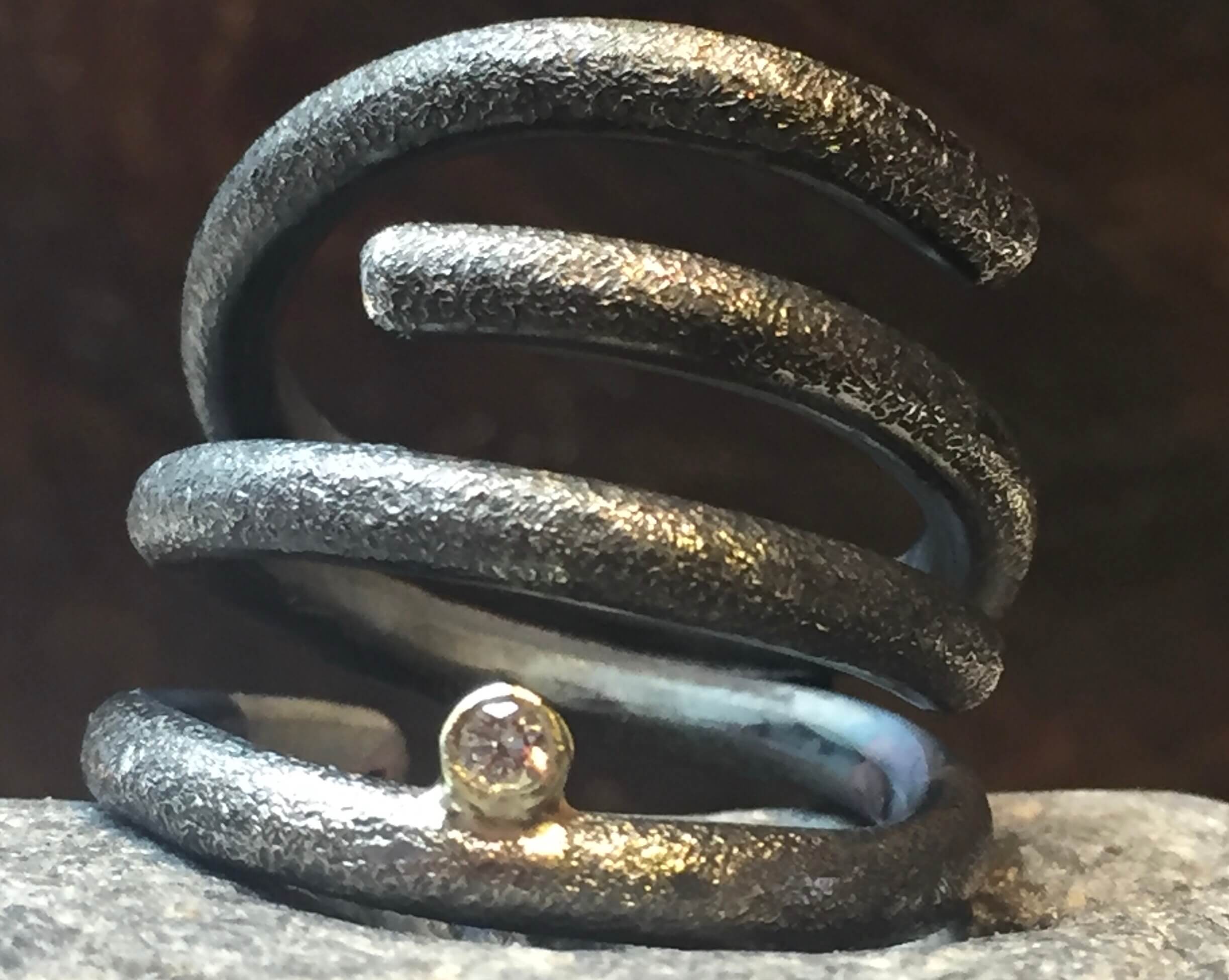 Kraftig sølvring loop ring med diamant