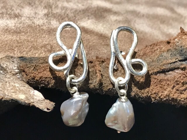 Vesterhavs håndlavede øreringe hvid sølv med perler