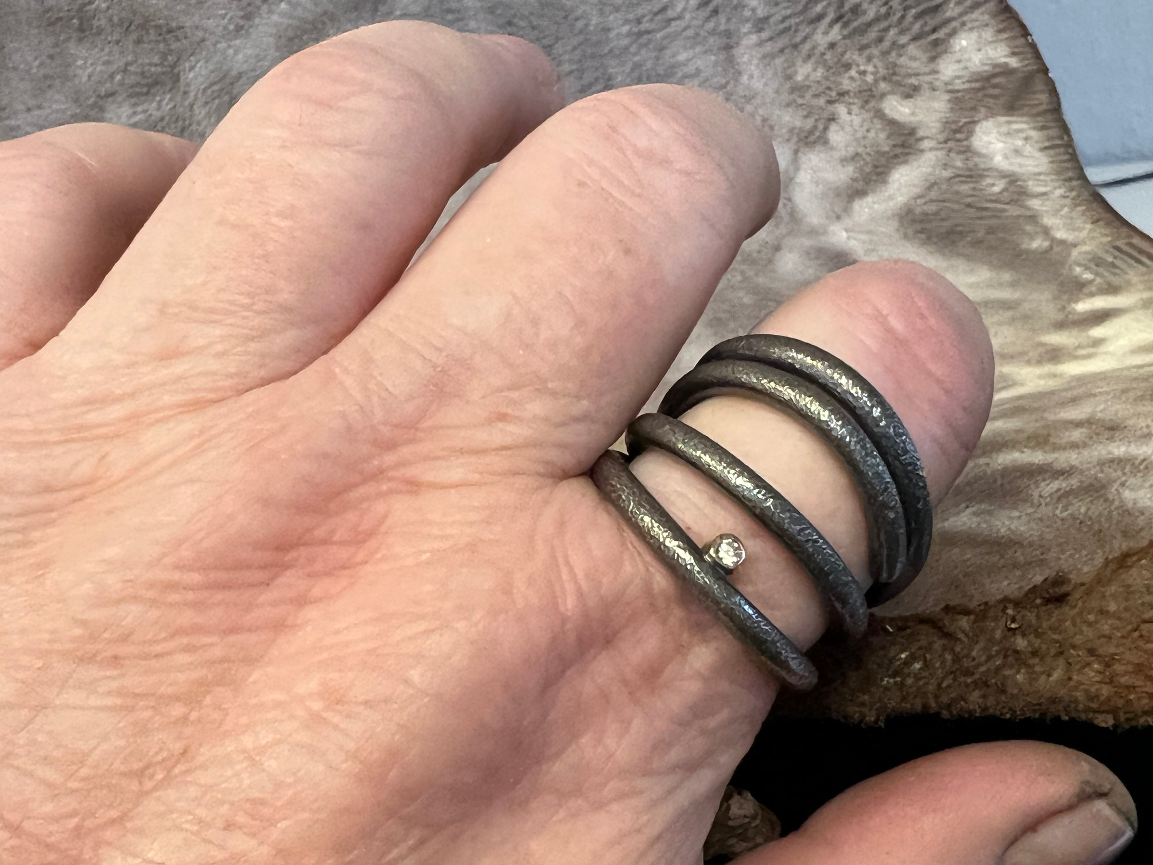 Kraftig sølvring loop ring med diamant