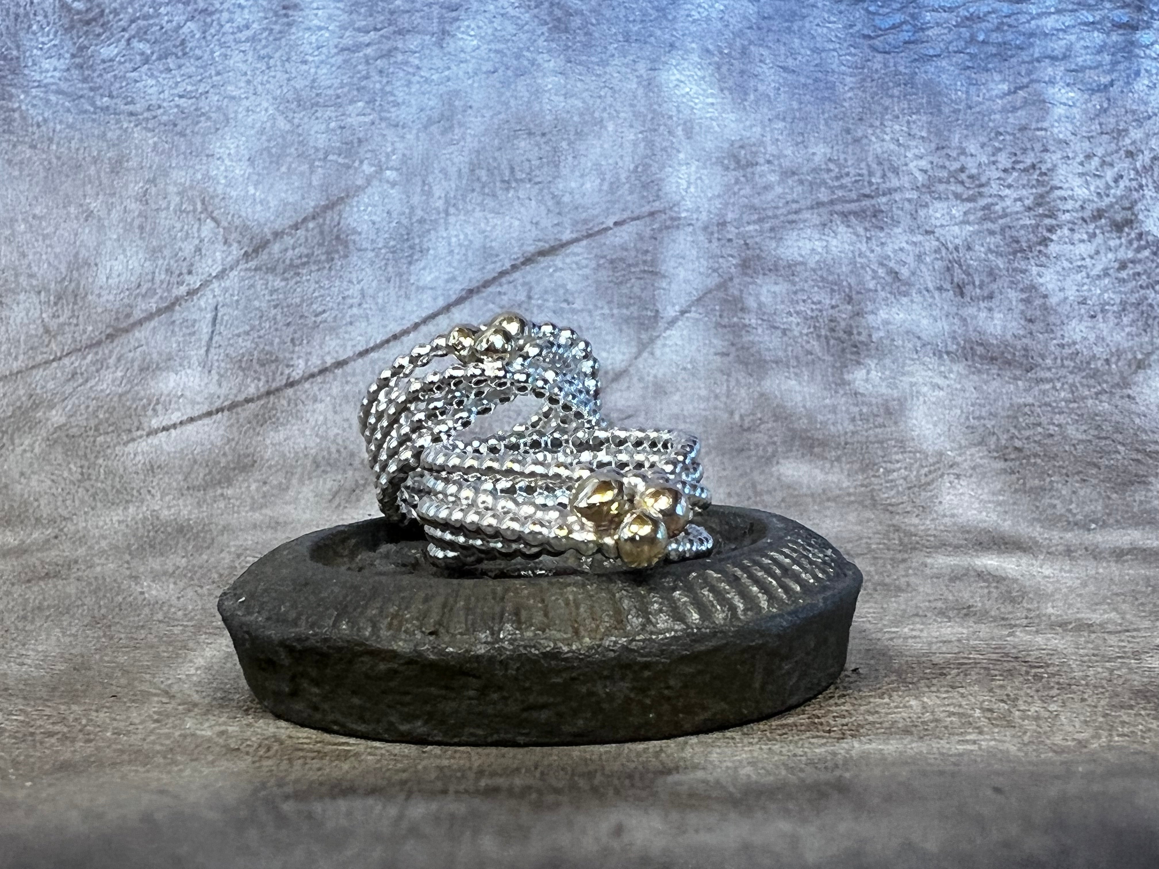 Kaviar håndlavet sølv ring med guldkugler
