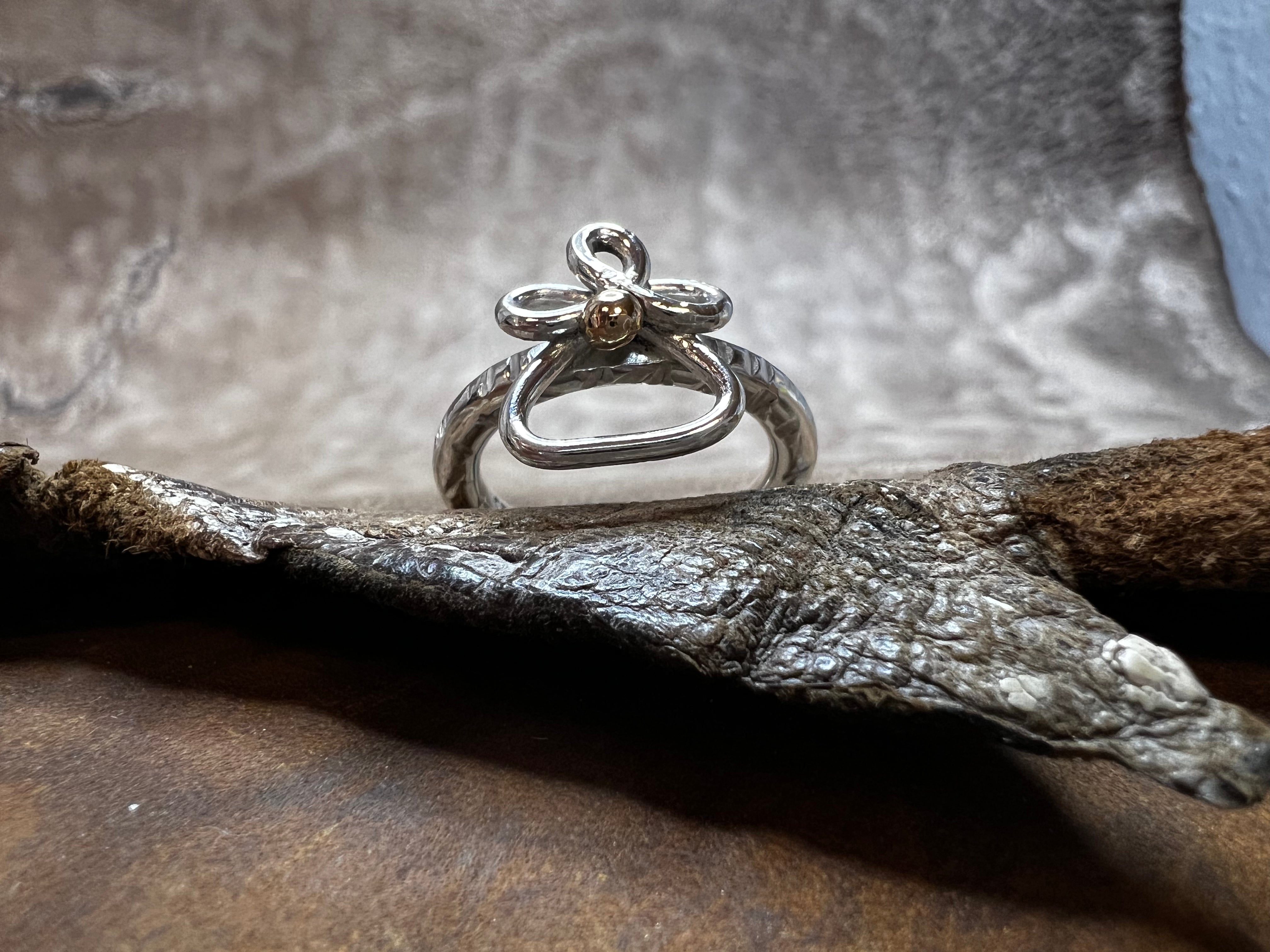 Engel sølv ring med guldkugle